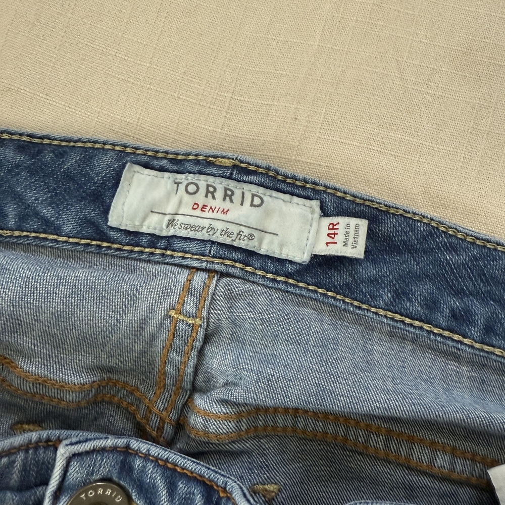 Torrid Classic Blue Women's Jeans Womens 14r - Picture 7 of 12